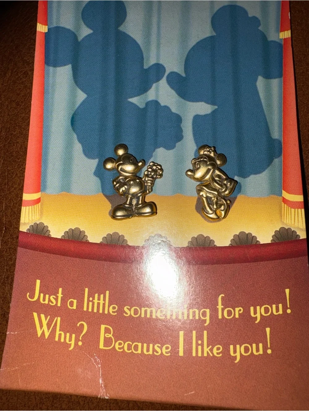 Disney pins nwt